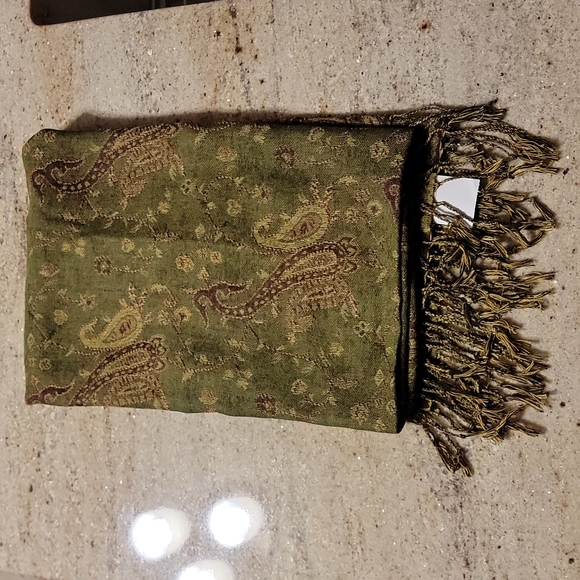 OLive Green Print women's   fashion scarf approx 271/2 W x 63L - Picture 3 of 3